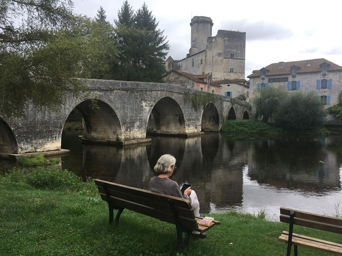 Au Pied Du Chateau Bourdeilles Eksteriør billede